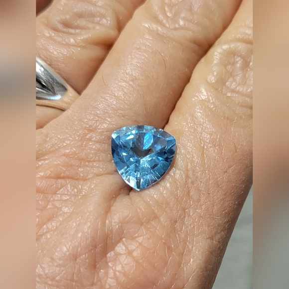 Faceted Trilluin Curved Swiss Blue Topaz - Loose Stones - Picture 5 of 8